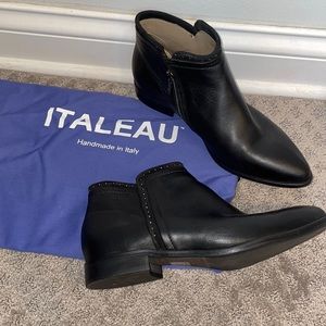 Gorgeous Italeau booties size 8